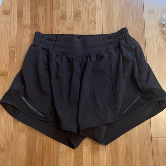 Lululemon Hotty Hot Shorts - Picture 2 of 3